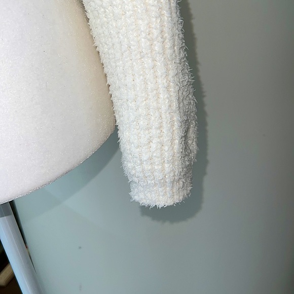 Thick Ribbed Cropped Sweater - Picture 4 of 15